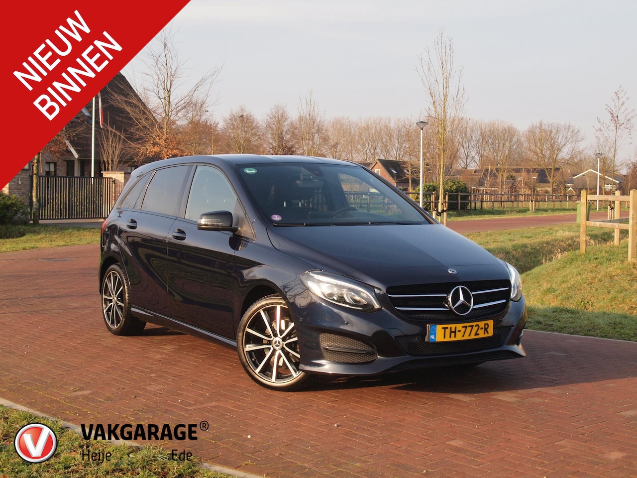 Mercedes-Benz B-klasse - 180 Ambition LED | Automaat | Sports Tourer | Night-pakket | Zwarte hemel bekleding - AutoWereld.nl