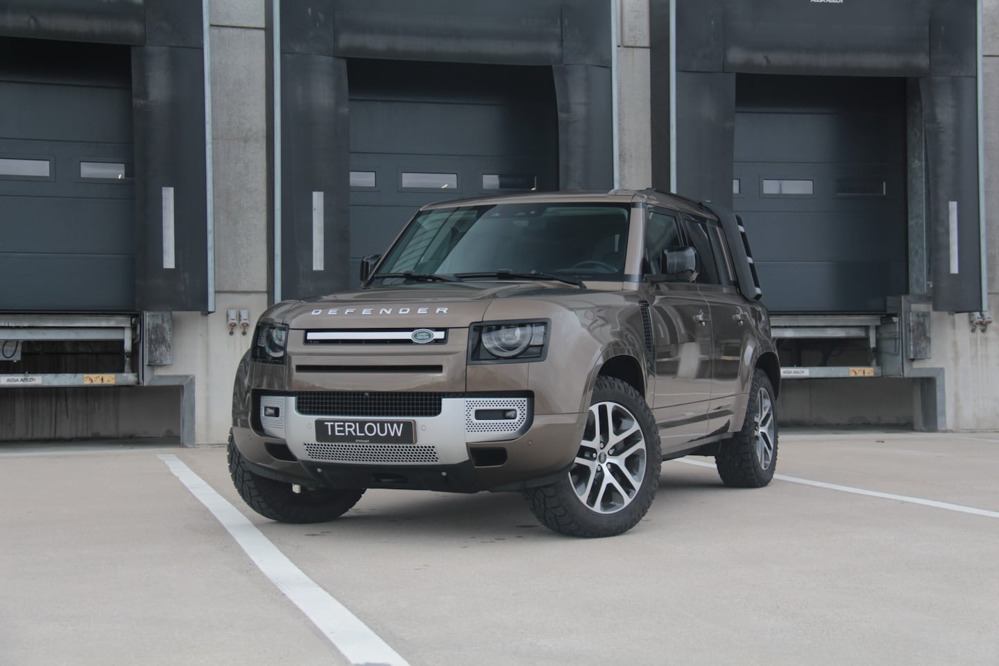 Land Rover Defender 110 - 2.0 P400e 110 XS Edition 2.0 P400e 110 XS Edition - AutoWereld.nl