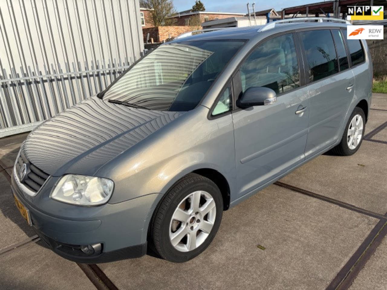 Volkswagen Touran - 1.6-16V FSI Highline 1.6-16V FSI Highline - AutoWereld.nl