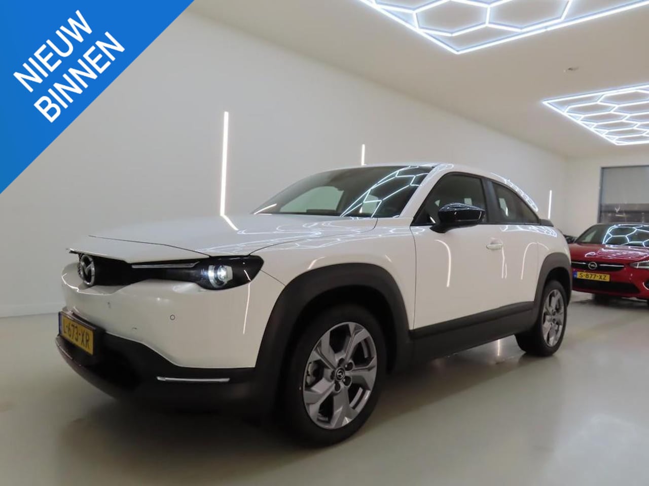 Mazda MX-30 - E-SKYACVTIV 145 COMFORT 36 KWH I 95% SOH I KEYLESS ENTRY I STOELVERWARMING I P-CAMERA - AutoWereld.nl