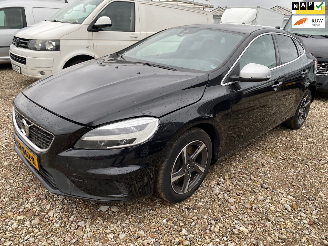 Volvo V40 - 2018 * 2.0 D3 Business Sport * AUTOMAAT * LED * EXPORT & HANDEL ONLY! - AutoWereld.nl