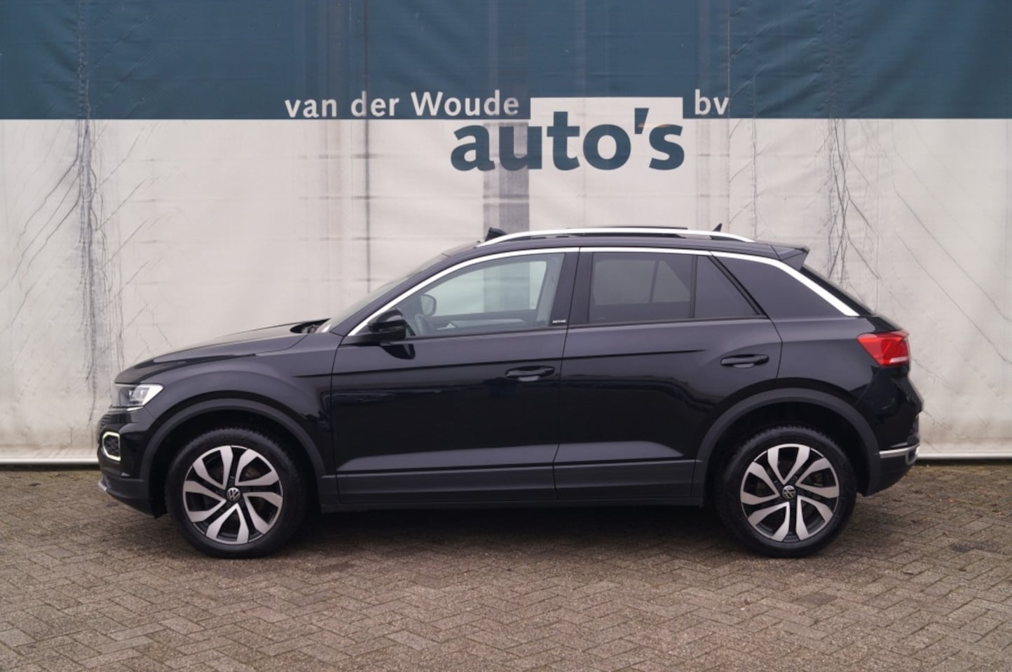Volkswagen T-Roc - 1.5 TSI 150pk DSG Style Active -PANO-LED-ECC-CAM- - AutoWereld.nl