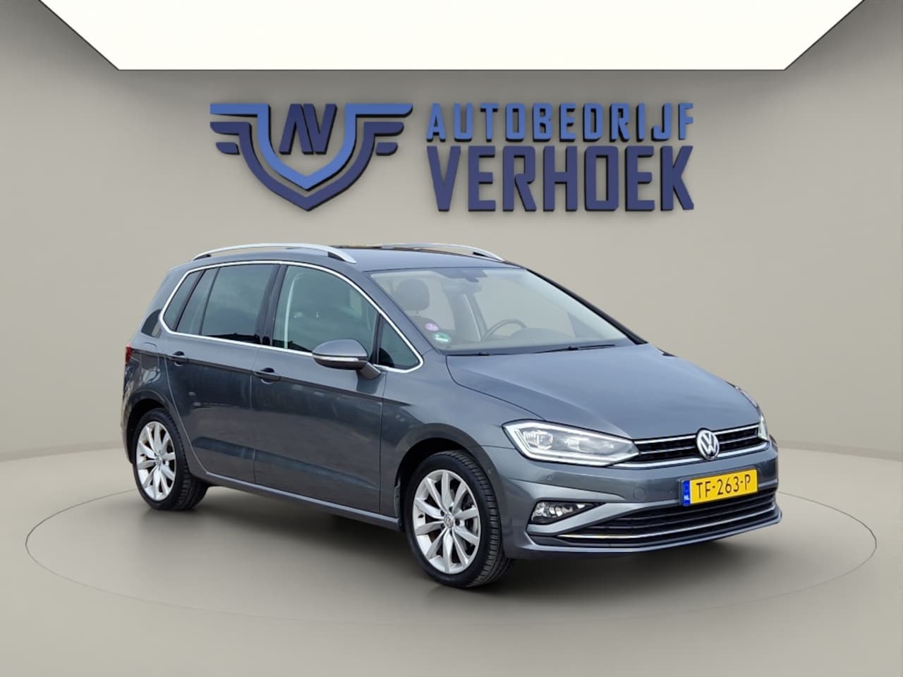Volkswagen Golf Sportsvan - 1.5 TSI Highline Automaat - Trekhaak - NL Auto - Camera - AutoWereld.nl