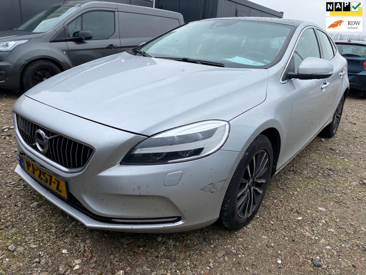 Volvo V40 - | 2017 | 2.0 D2 Nordic+ | AUTOMAAT | MOTOR DEFECT !! KETTING BROKEN !! - AutoWereld.nl