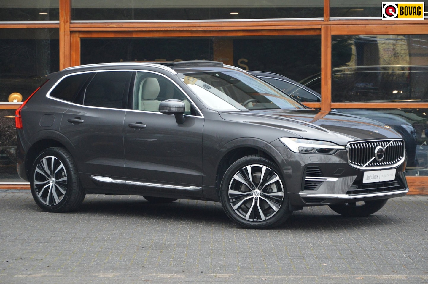 Volvo XC60 - T6 Hybride AWD Plus Bright LONG RANGE | Head-Up display | Panoramadak | Stoel + Stuur Verw - AutoWereld.nl