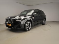 BMW X1 - xDrive25e M-Sportpakket / Trekhaak / Sportstoelen / Getint glas / Harman-Kardon / Head-up