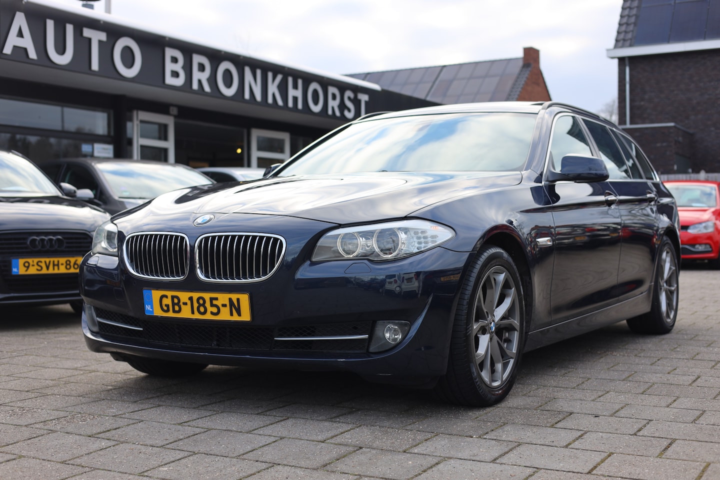 BMW 5-serie Touring - 523i HIGH EXECUTIVE | AUT | PANO | LEDER | NAVI - AutoWereld.nl