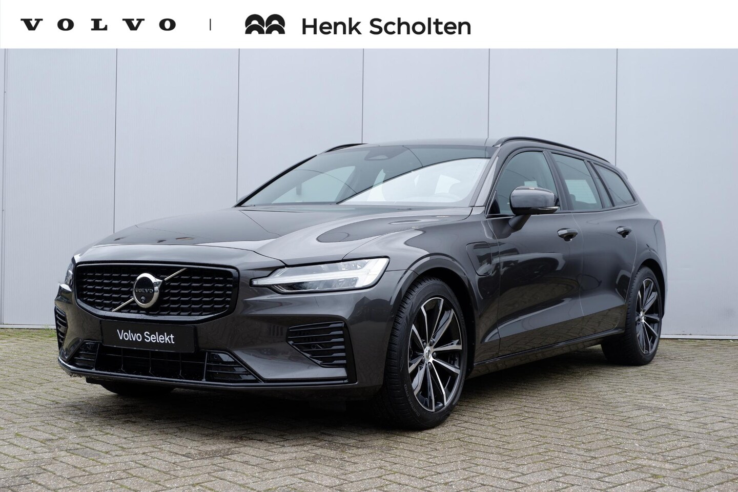 Volvo V60 - T6 Plug-in hybrid AWD Plus Dark | Semi- Elektrische Trekhaak | Premium audio by Harman Kar - AutoWereld.nl