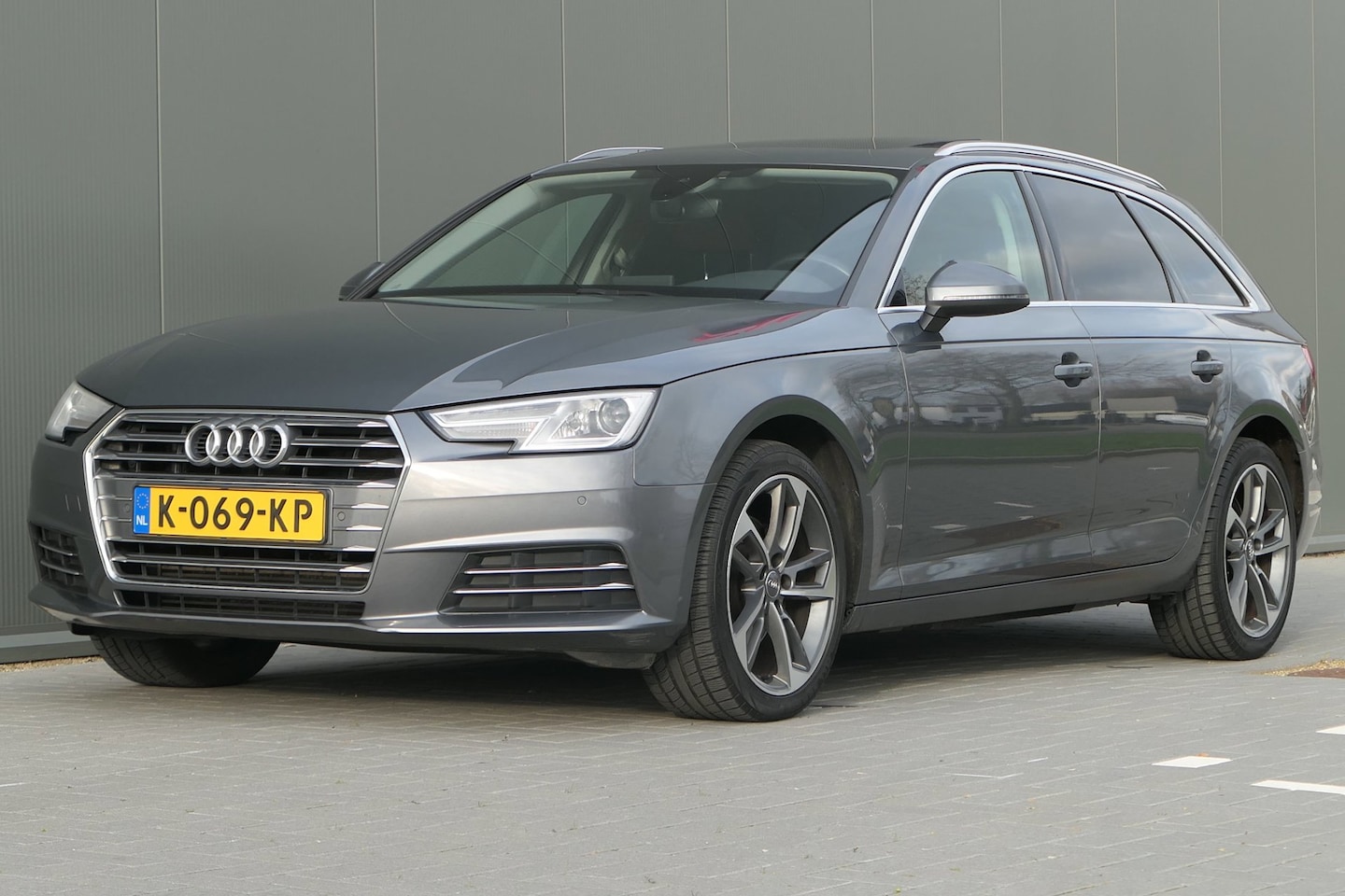 Audi A4 Avant - 2.0 TFSI ultra Sport Pro Line S Pano Leder Trekhaak Navi - AutoWereld.nl