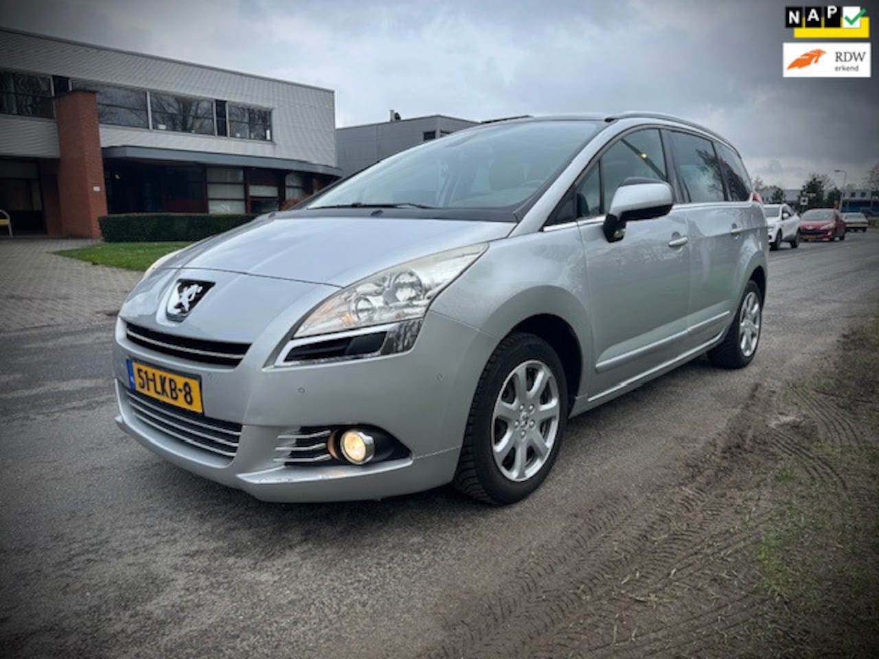 Peugeot 5008 - 1.6 GT , AUTOMAAT, LEER, PANORAMADAK, APK, NAP - AutoWereld.nl