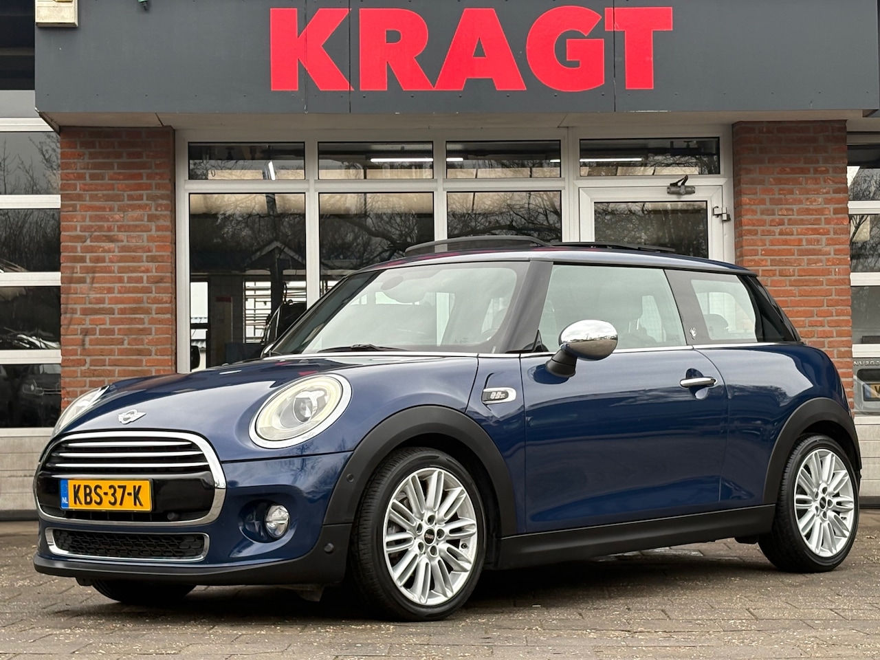 MINI Cooper - Mini Blackfriars 1.5 136 pk AUTOMAAT - Leder - LED - Panoramadak! - AutoWereld.nl
