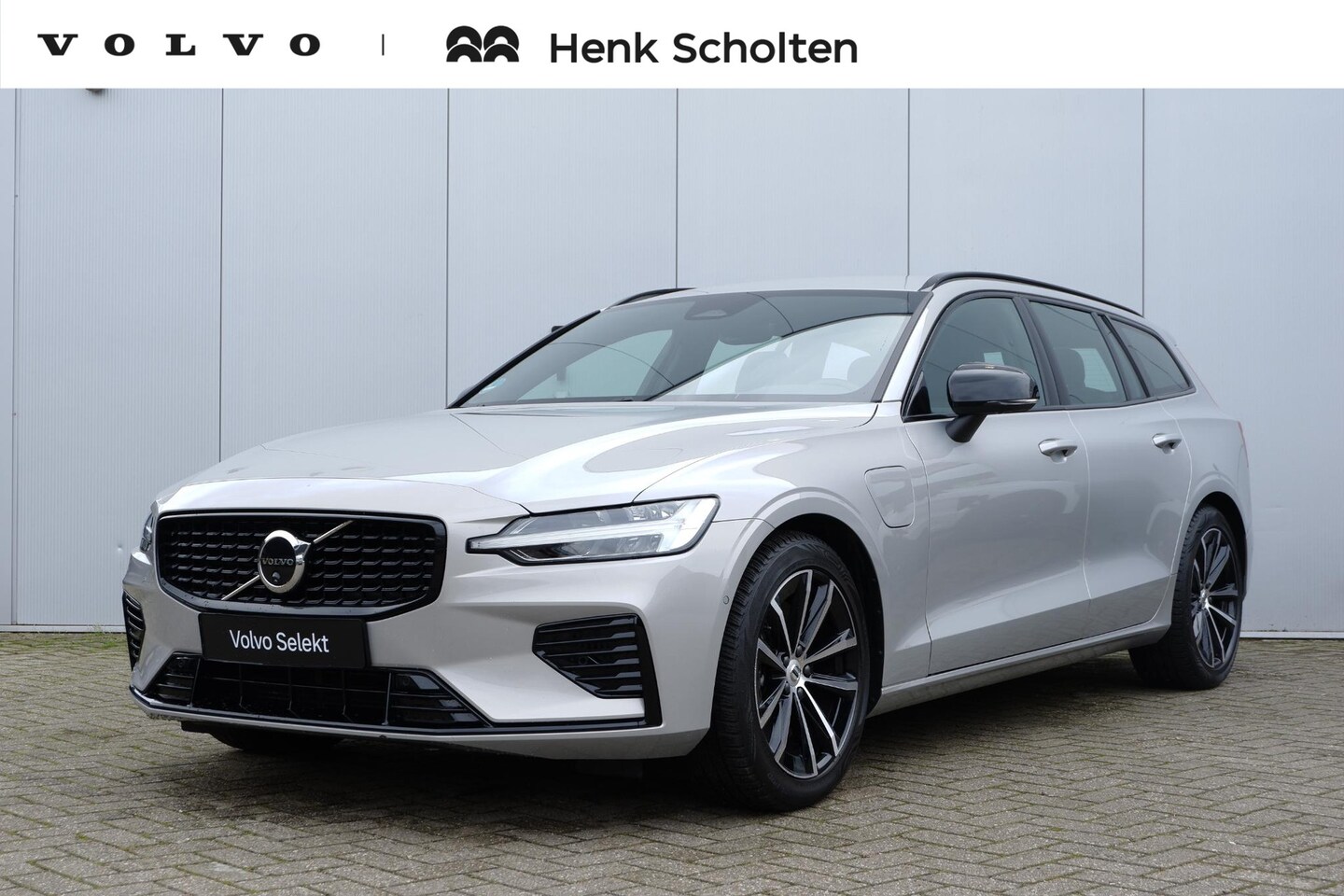 Volvo V60 - T6 Plug-in hybrid AWD Plus Dark | Semi- Elektrische Trekhaak | Premium audio by Harman Kar - AutoWereld.nl