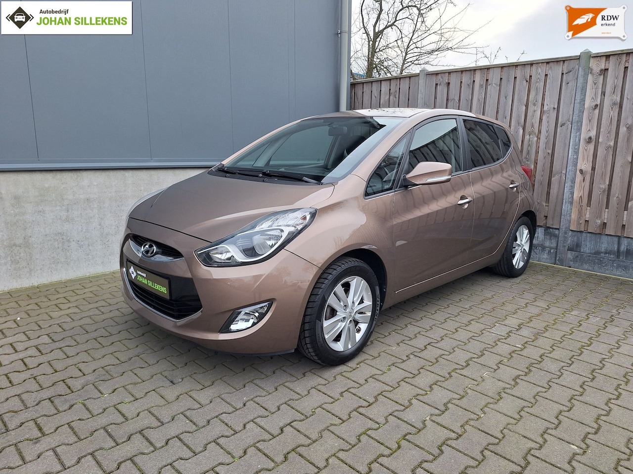 Hyundai ix20 - 1.4i i-Catcher | Clima | Cruise | Trekhaak | APK t/m 11-2026 - AutoWereld.nl