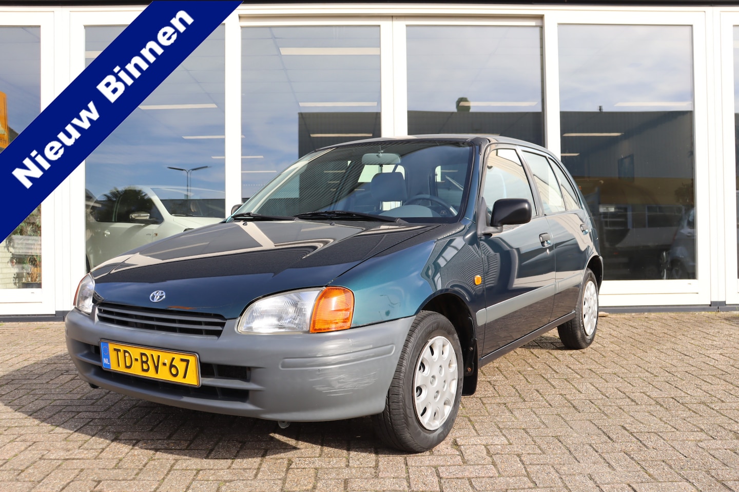 Toyota Starlet - 1.3-16V XLi 1.3-16V XLi, Automaat, **62.177km** NAP, Prijs Is Rijklaar - AutoWereld.nl