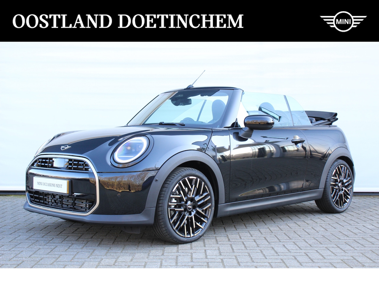MINI Cabrio - Cooper C Automaat / Favoured Trim / Pakket M / 18" Night Flash Spoke 2-tone - AutoWereld.nl