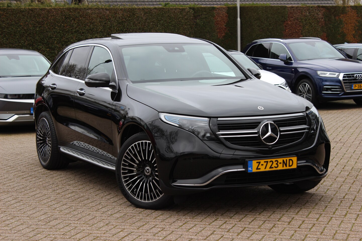 Mercedes-Benz EQC - 400 4MATIC AMG Line Premium Plus 80 kWh 22.159 km! / Schuifdak / Camera / Head-up / Memory - AutoWereld.nl