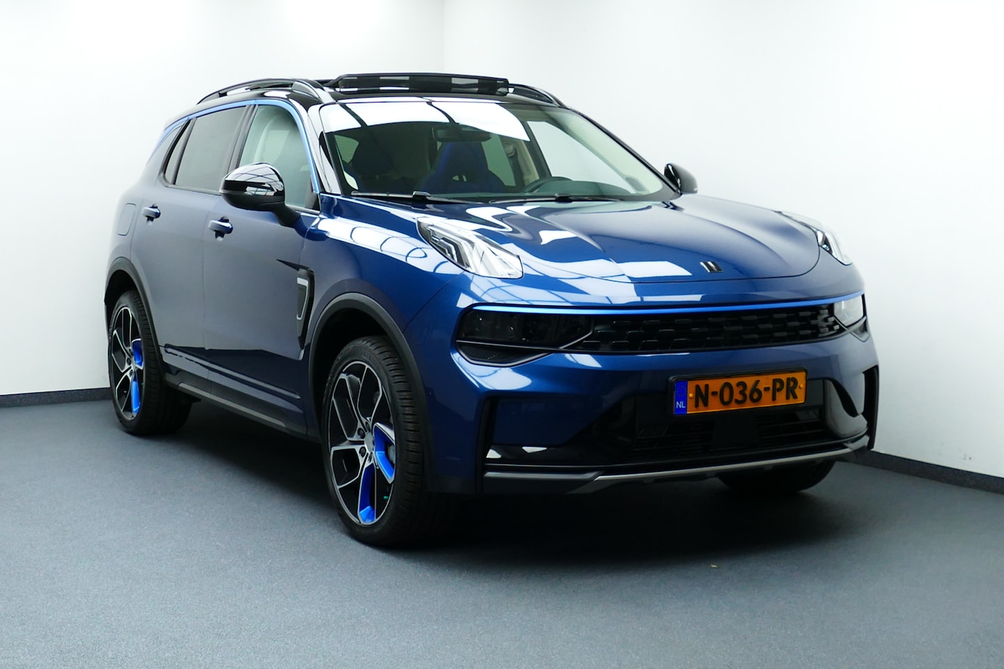 Lynk & Co 01 - 1.5 20"LM Velgen met All Season Banden en trekhaak met 1800kg trekgewicht. - AutoWereld.nl