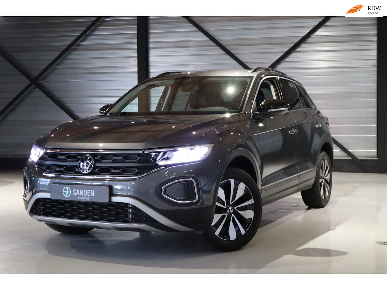 Volkswagen T-Roc - 1.0 TSI Life Edition |LED|Navigatie |Cllimate|Adaptive cruise|BLIND SPOT|18inch - AutoWereld.nl