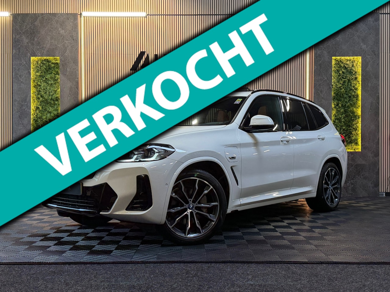 BMW X3 - GERESERVEERD! XDrive30e High Executive M-SPORT|PANO|HuD|LASER|CARPLAY|TREKHAAK|SFEERVERLIC - AutoWereld.nl