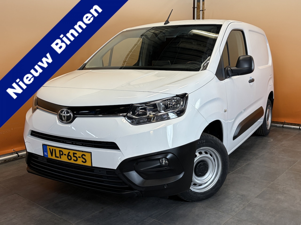 Toyota ProAce City - 1.5 D-4D Navigator 3 zitter | navigatie | camera | trekhaak - AutoWereld.nl