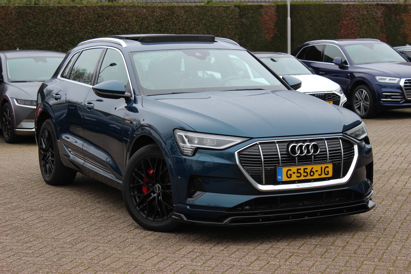 Audi e-tron - e-tron 55 quattro advanced 95 kWh / Trekhaak / Panoramadak / Camera / Leder&Alcantara / Lu - AutoWereld.nl