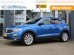 Volkswagen T-Roc - 1.0 TSI, Trekhaak, All Season Banden, Apple Carplay/ Android Auto, Navi, etc