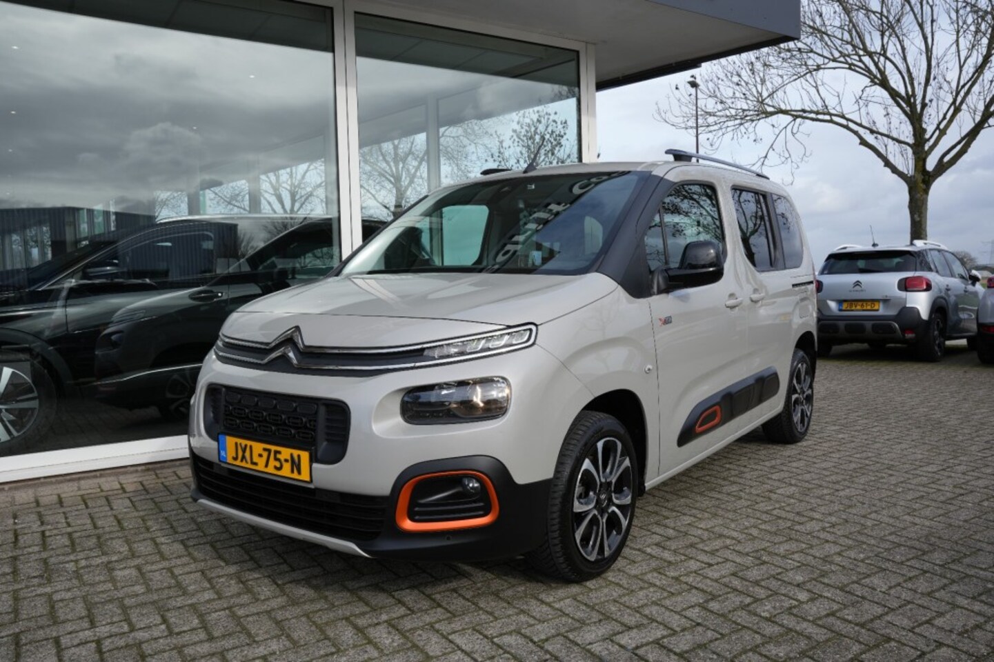 Citroën Berlingo - 1.2  SHINE 7Persoons XTR, Camera, Navi. Carplay ALL IN PRIJS - AutoWereld.nl