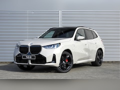 BMW X3 - 30e xDrive M Sport Automaat / Panoramadak / Trekhaak / Sportstoelen / Adaptieve LED / Stoe
