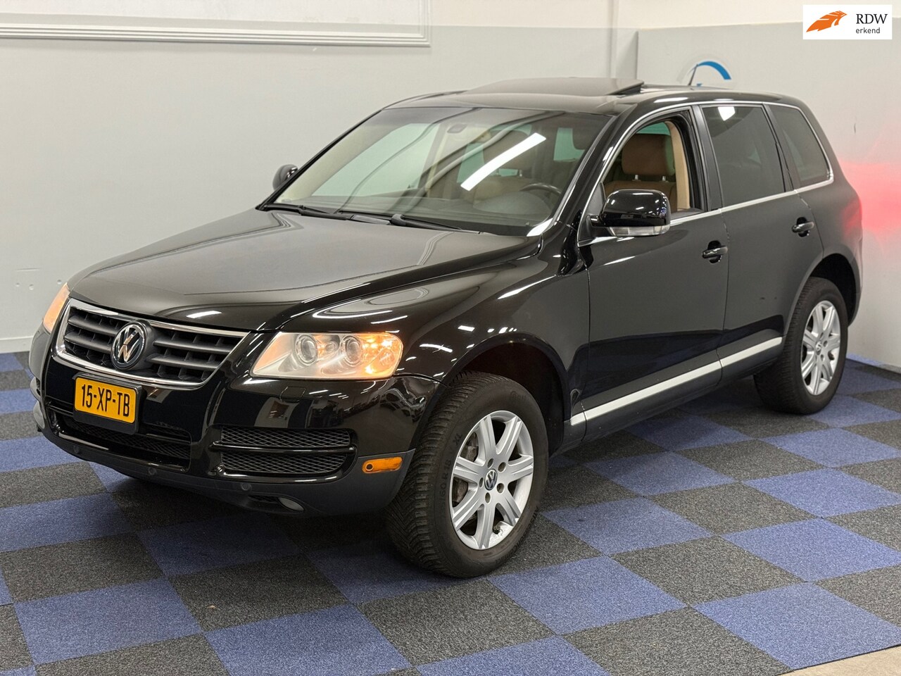 Volkswagen Touareg - 3.2 V6 / NIEUWE APK / ONDERHOUD HISTORIE AANWEZIG / SCHUIFKANTELDAK - AutoWereld.nl