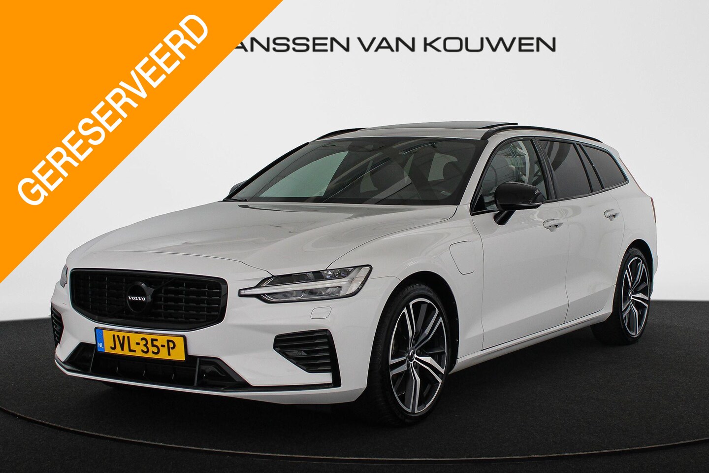 Volvo V60 - 2.0 T6 Recharge AWD R-Design Panoramadak Harman Kardon Adaptieve LED Koplampen - AutoWereld.nl