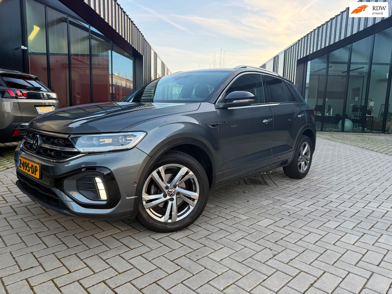 Volkswagen T-Roc - 1.0 TSI R-Line Business Clima CAM Massage Stoelvw - AutoWereld.nl