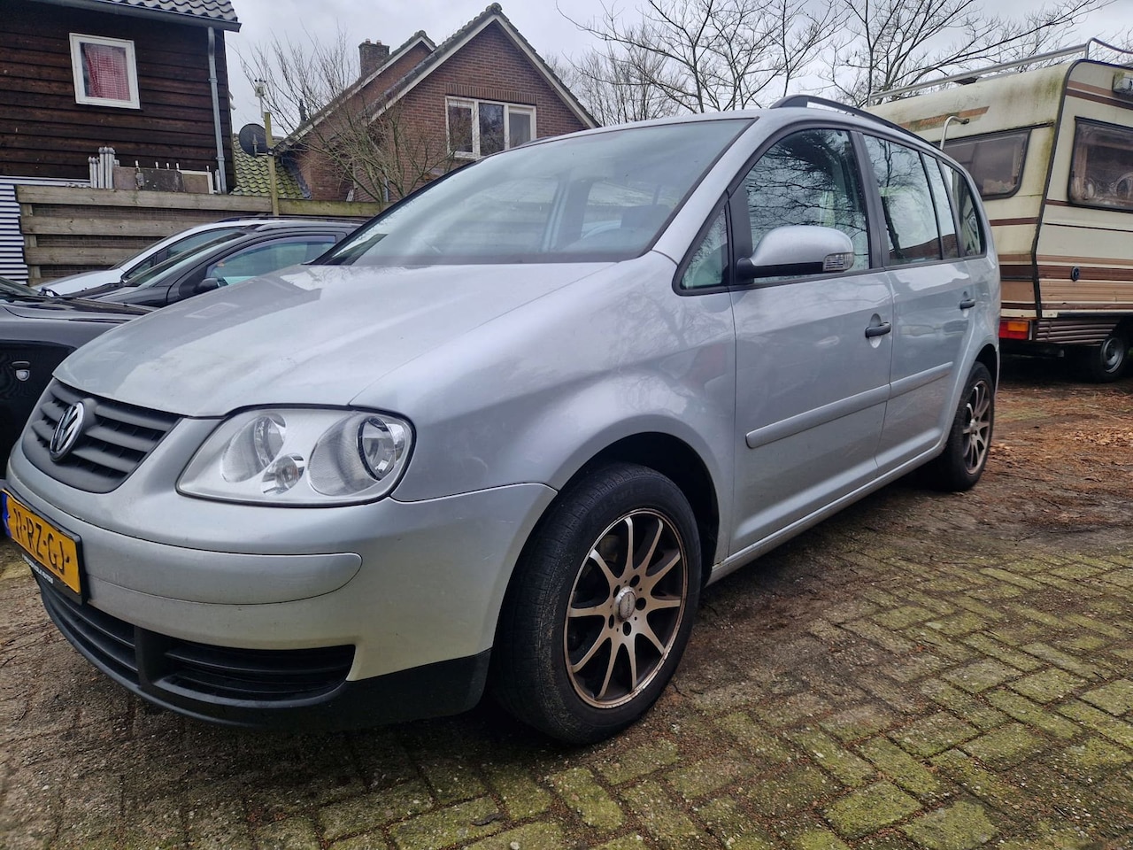 Volkswagen Touran - 1.6-16V FSI Business 1.6-16V FSI Business - AutoWereld.nl