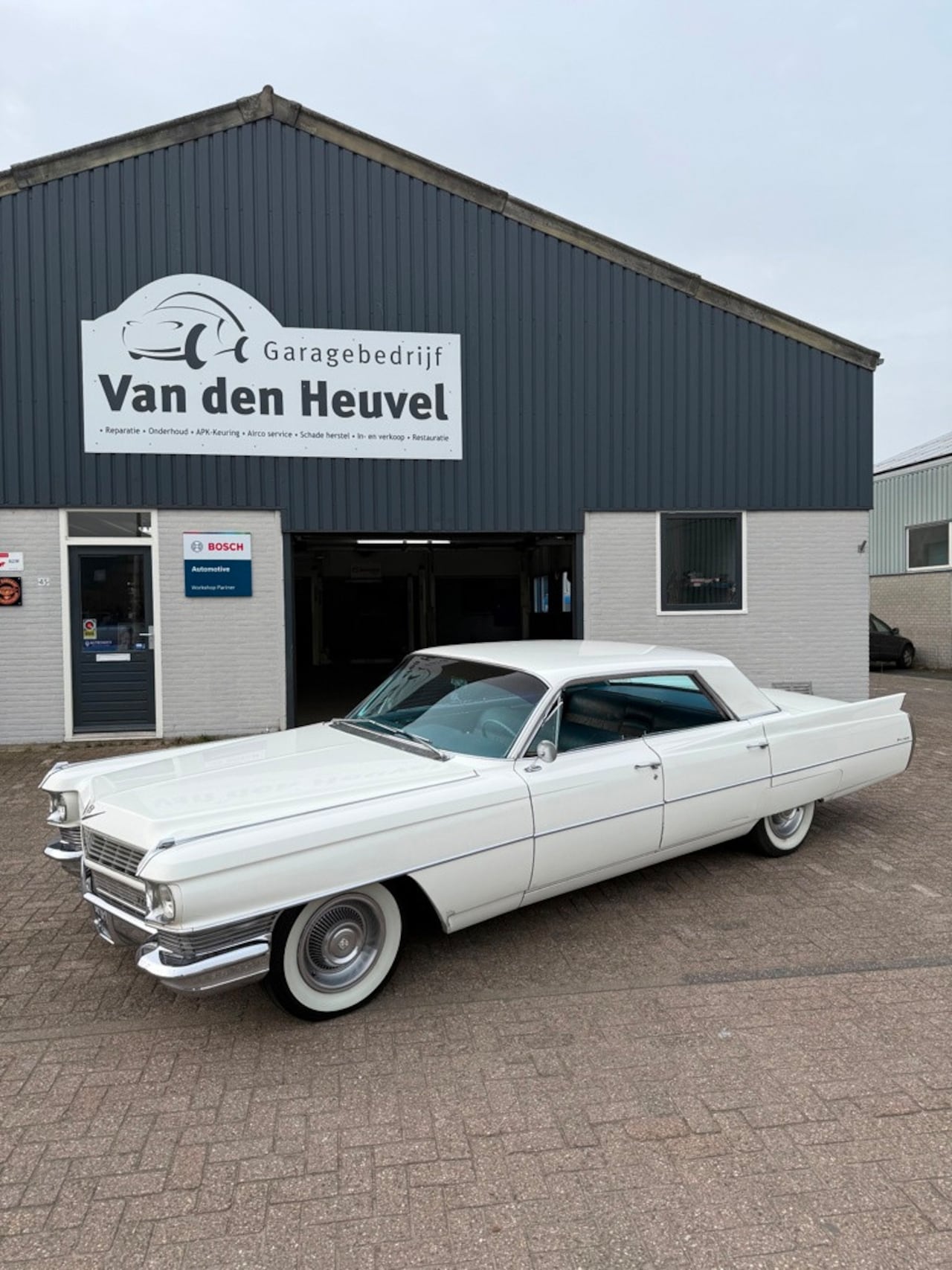 Cadillac De Ville - SEDAN 7.0L V8 64’ - AutoWereld.nl