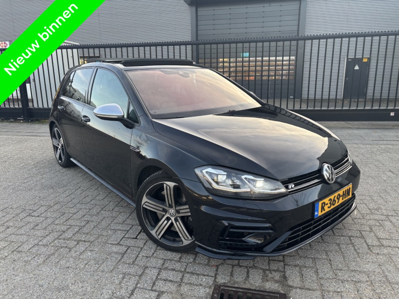 Volkswagen Golf - 2.0 TSI 4Motion R 311pk Panorama|Leer|Camera 2017 - AutoWereld.nl