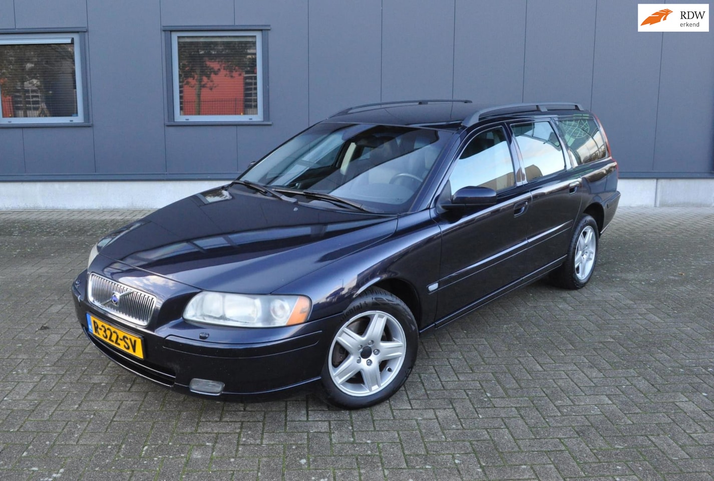 Volvo V70 - 2.5T Summum 2.5T Summum, netto € 5.750, Carplay, Leder, bijtel vriendelijk! - AutoWereld.nl