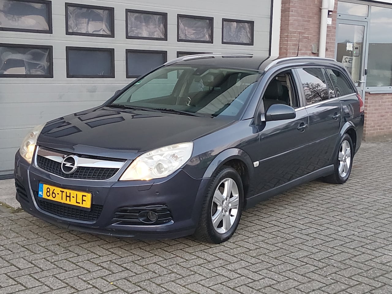 Opel Vectra Wagon - 1.8-16V Executive 2006 AUTOMAAT Airco - AutoWereld.nl