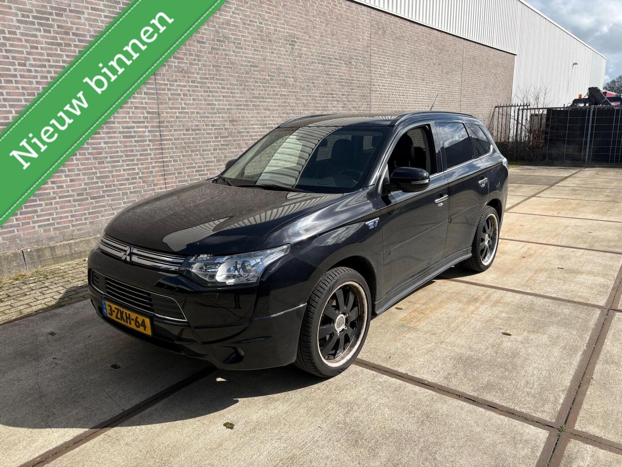 Mitsubishi Outlander - 2.0 PHEV Instyle+|Leder|Panorama|Trekhaak - AutoWereld.nl