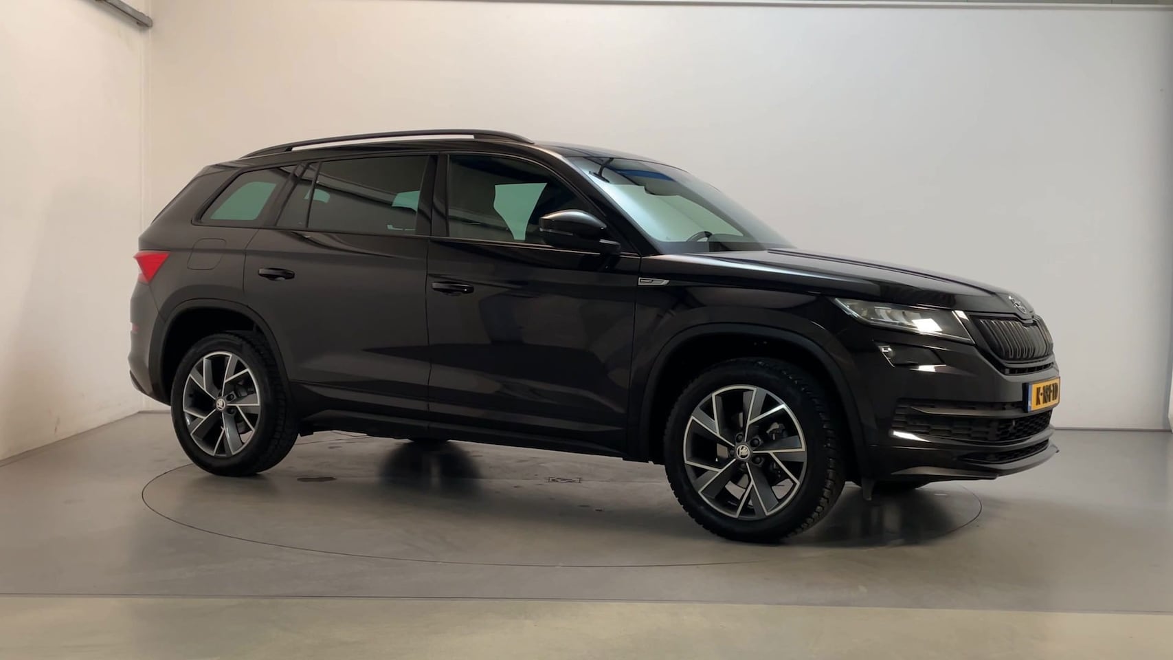 Skoda Kodiaq - 1.5 TSI DSG Sportline Business Camera Stoelverwarming Navigatie DAB+ - AutoWereld.nl