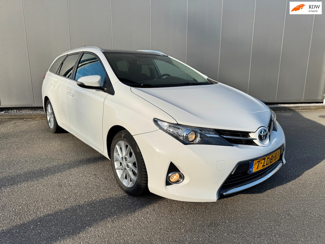 Toyota Auris Touring Sports - 1.8 Hybrid Lease Panorama navi clima - AutoWereld.nl