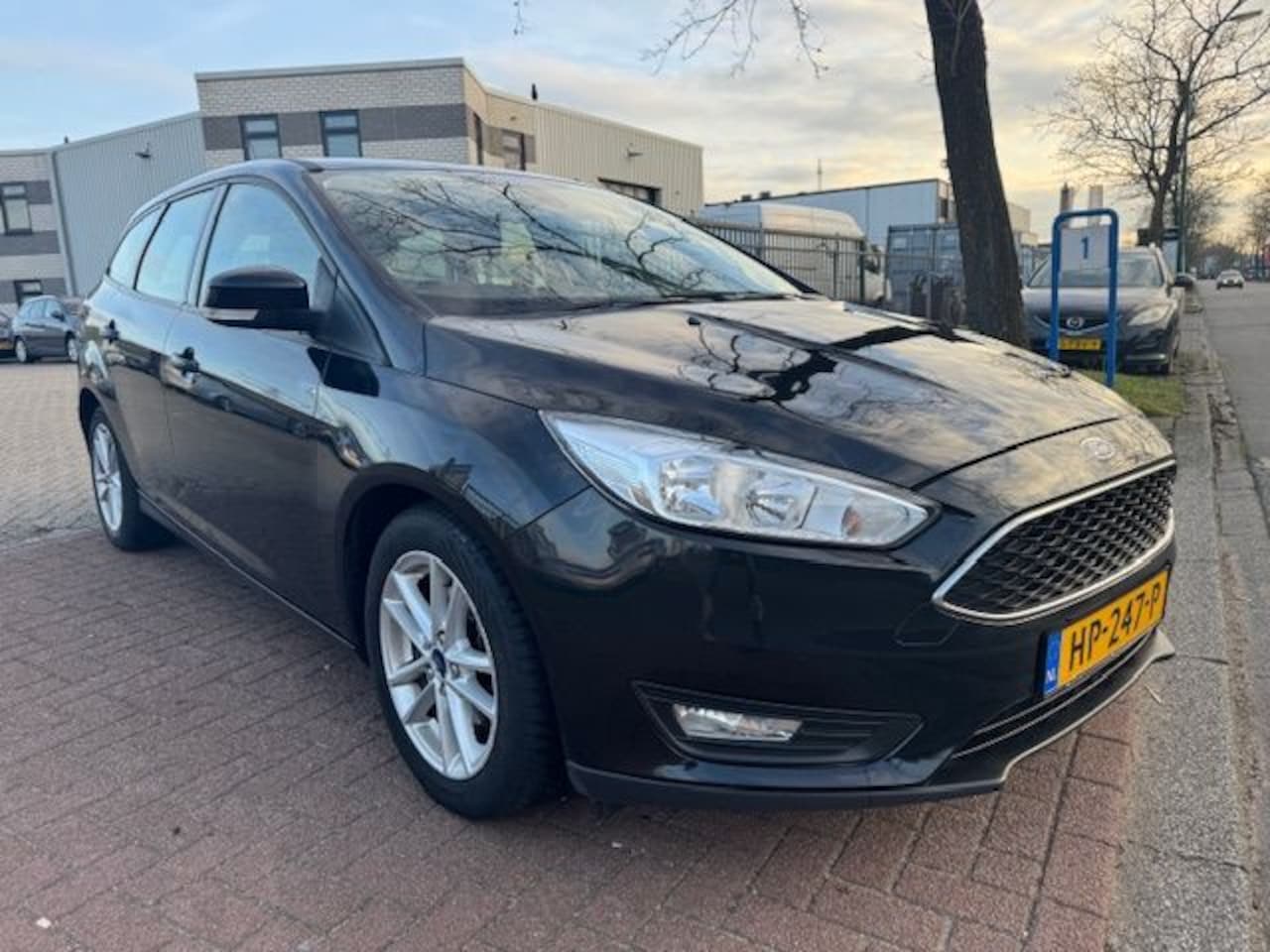 Ford Focus Wagon - 1.0 125pk Titanium Edition Airco/ECC,Cruisecontrol,Navigatie - AutoWereld.nl