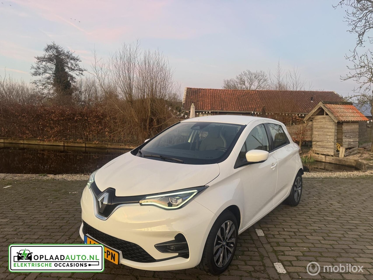 Renault Zoe - R135 Zen 52 kWh | Koop accu | Camera | CCS - AutoWereld.nl