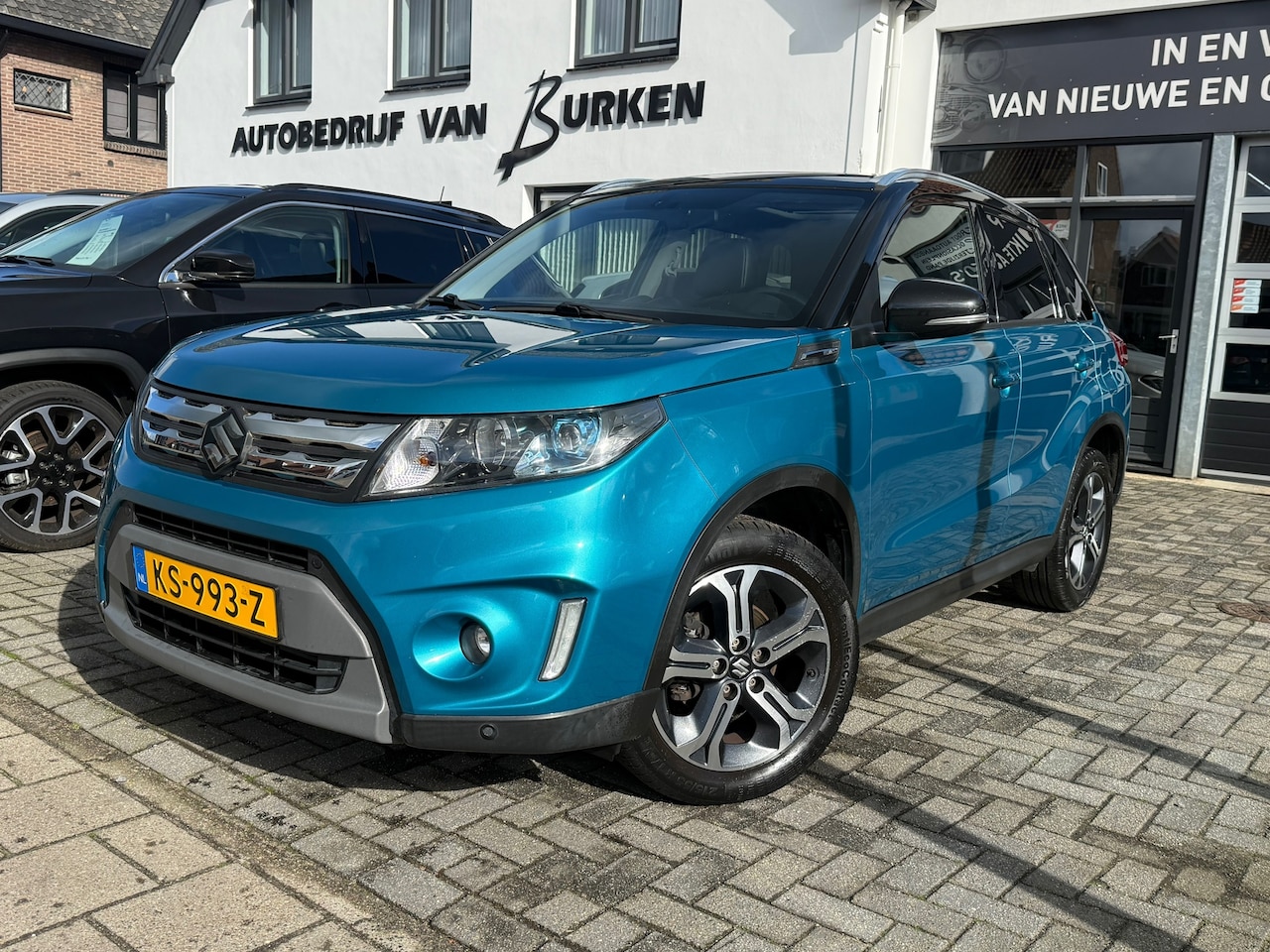 Suzuki Vitara - 1.6 High Executive 1.6 High Executive, Stoelverwarming,Apple Carplay/Android,Trekhaak,Panoramadak - AutoWereld.nl