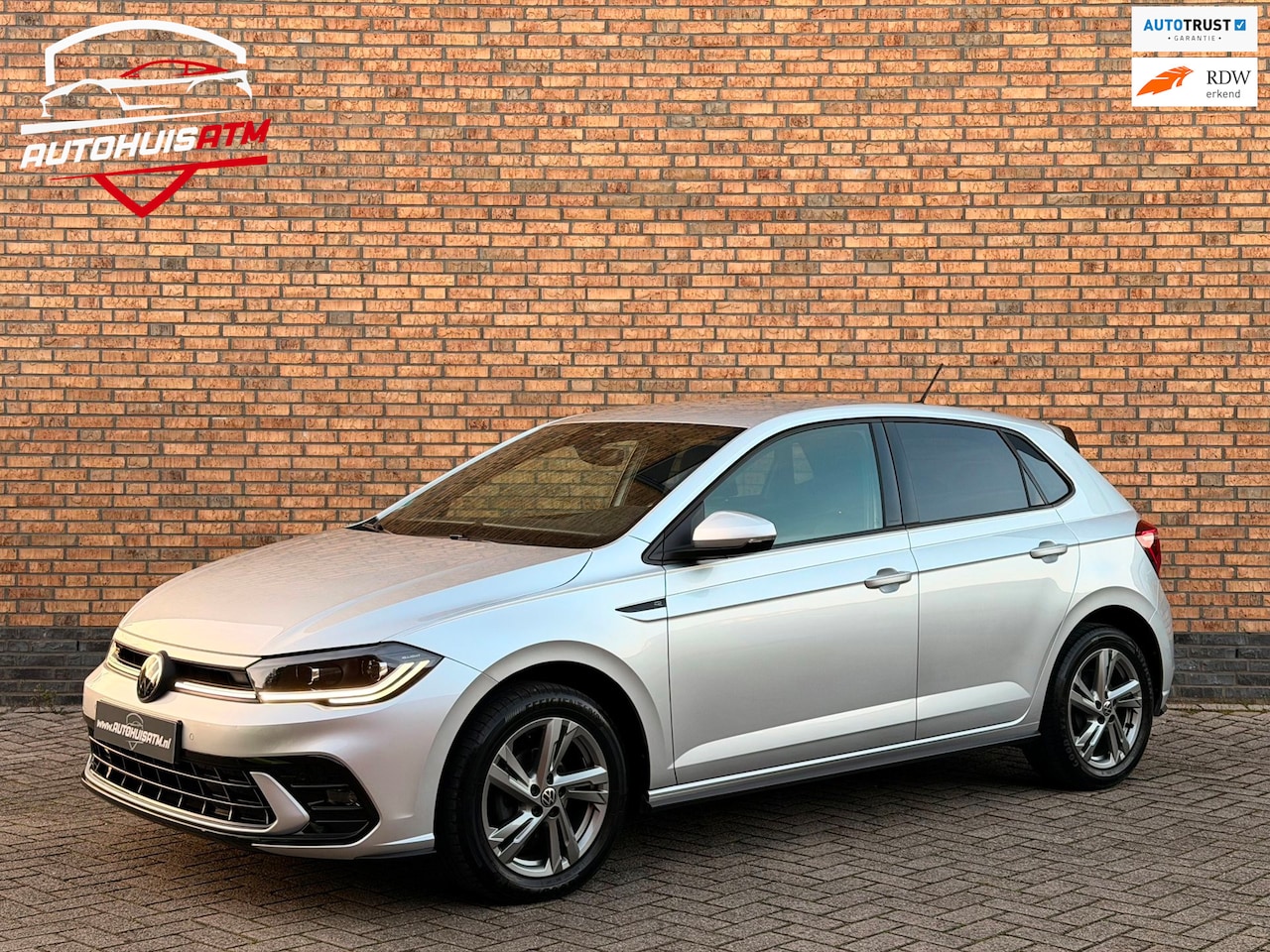 Volkswagen Polo - 1.0 TSI R-Line Acc Matrix Cam Navi Stoelvw Climatr - AutoWereld.nl