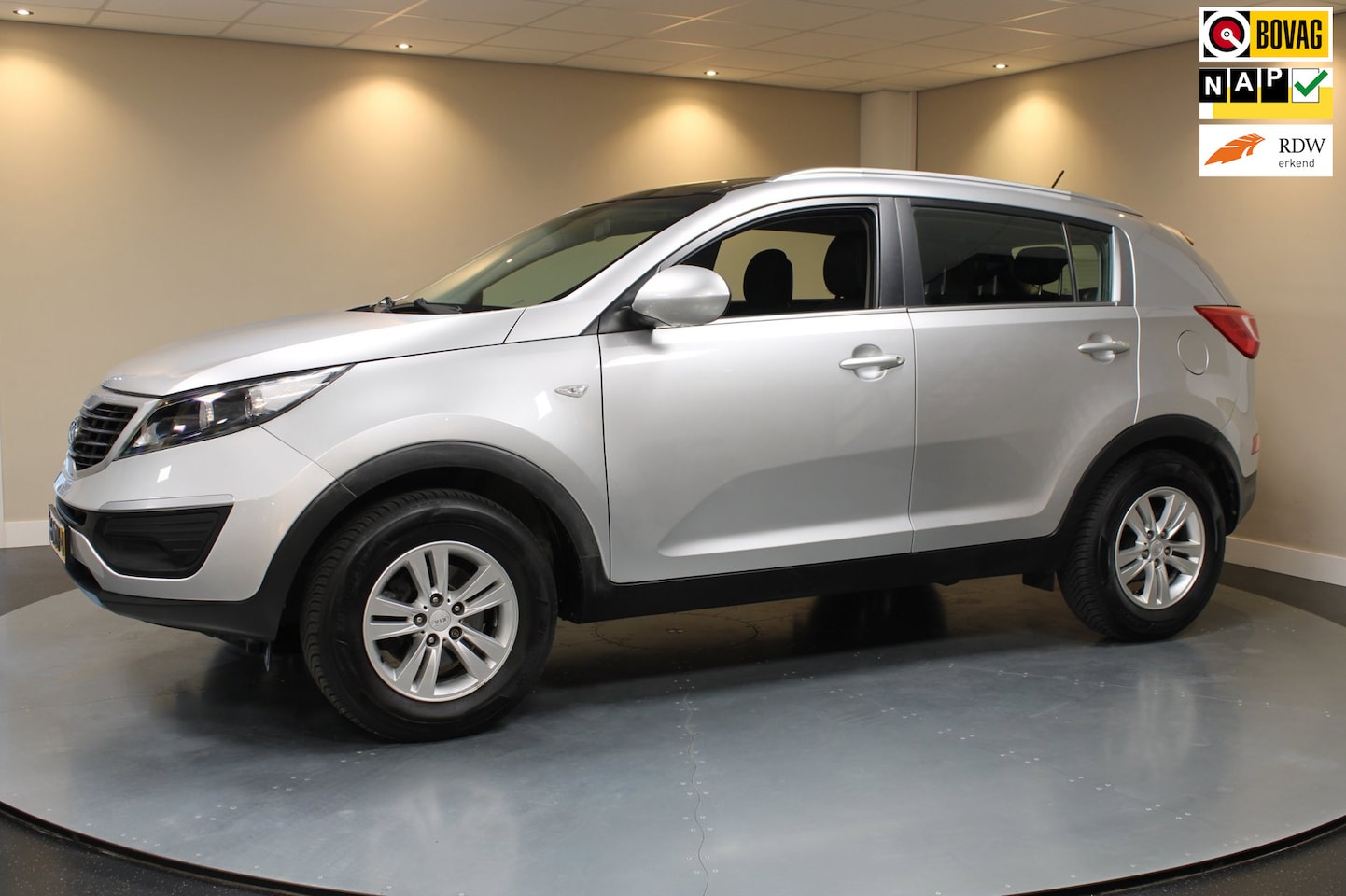 Kia Sportage - 2.0 X-tra First Edition *Panoramadak* All-seasons|Trekhaak|NAP - AutoWereld.nl