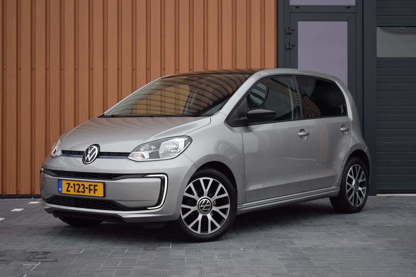 Volkswagen e-Up! - Style | Camera | Cruise | 16" | Verw. voorruit | Lane Assist - AutoWereld.nl