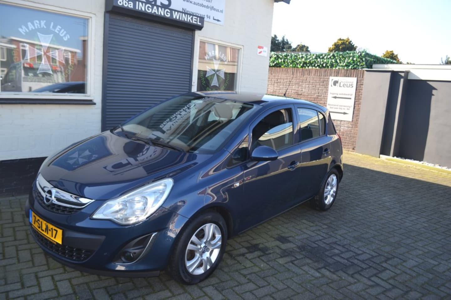 Opel Corsa - 1.2-16V Anniversary Edition 1.2-16V Anniversary Edition - AutoWereld.nl