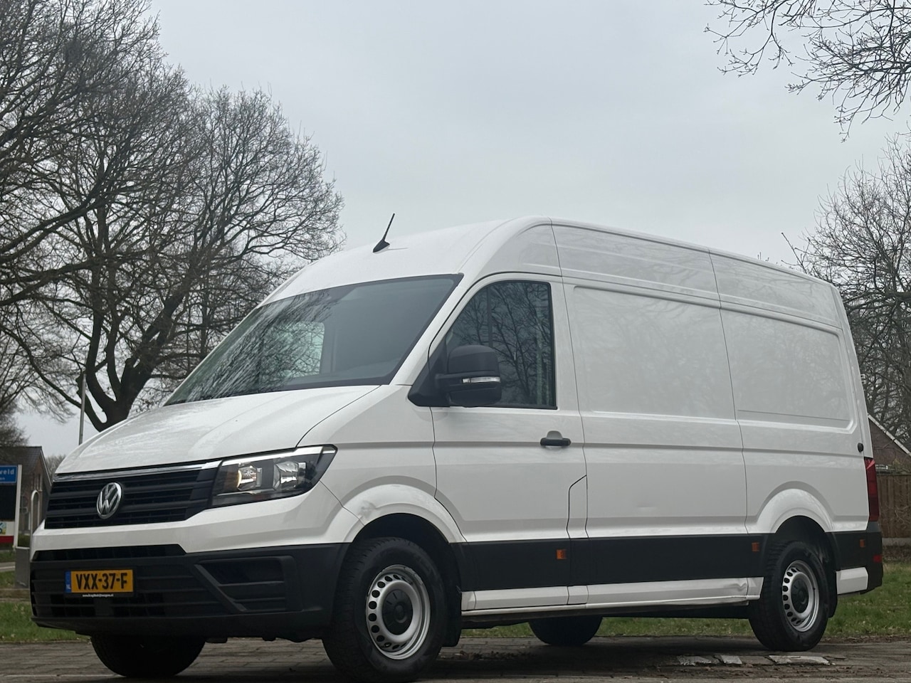 Volkswagen Crafter - 35 2.0 TDI L3H3 Highline *DSG AUTOMAAT* 140 PK! Navigatie, cruise control, trekhaak, APPLE - AutoWereld.nl