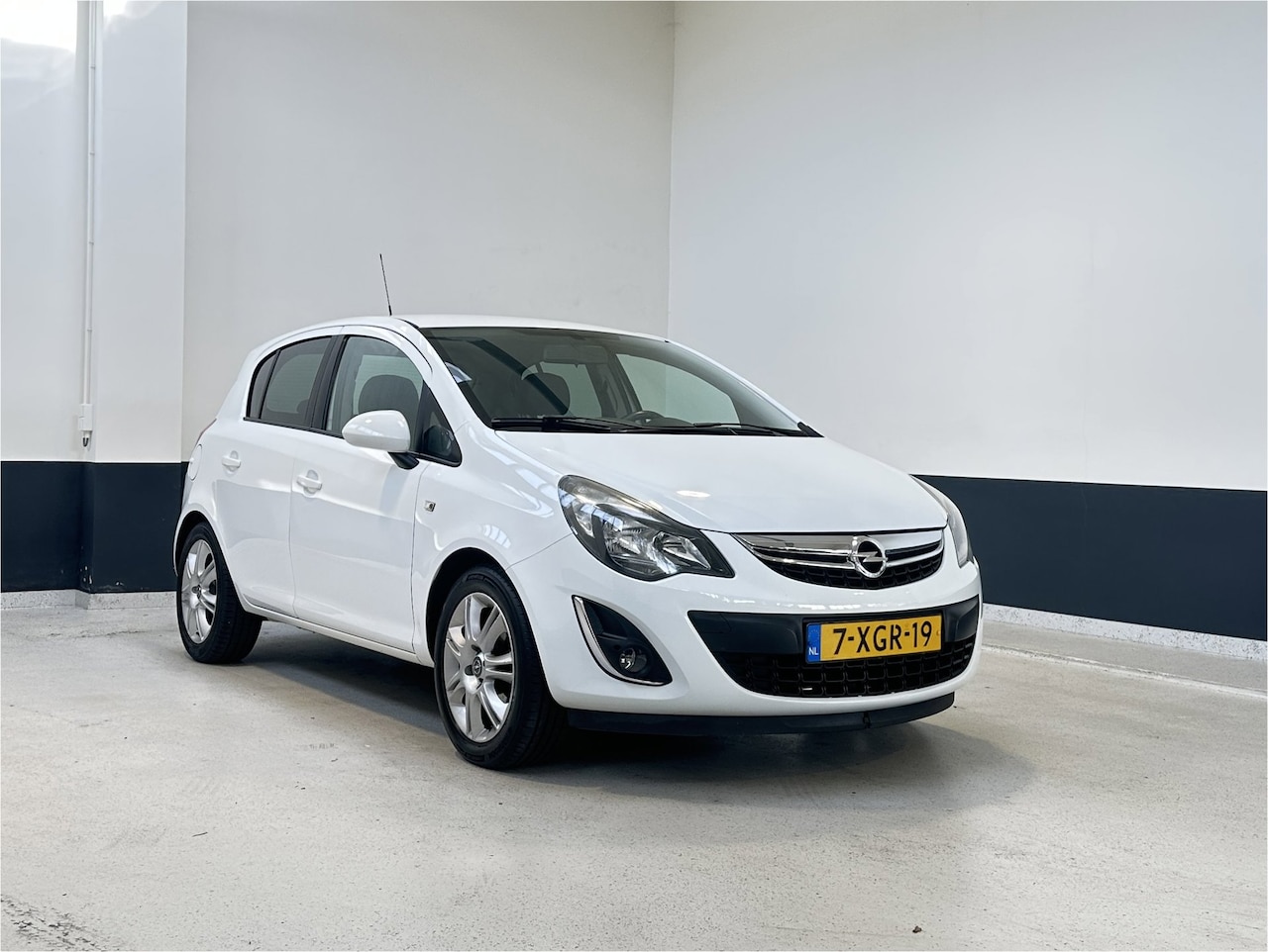 Opel Corsa - 1.2-16V BlitZ | Navigatie | LM velgen | Stuurverwarming | Stoelverwarming | Climate |NL | - AutoWereld.nl