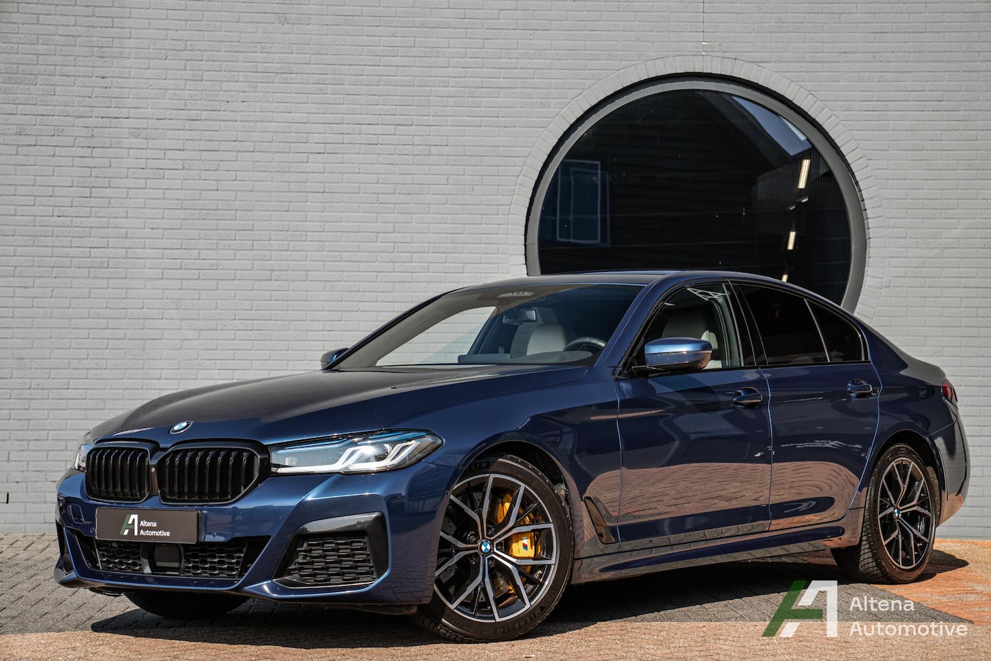 BMW 5-serie - 540i xDrive High Executive Edition M-sport, 460pk, comfortstoelen, M-brakes, harman kardon - AutoWereld.nl