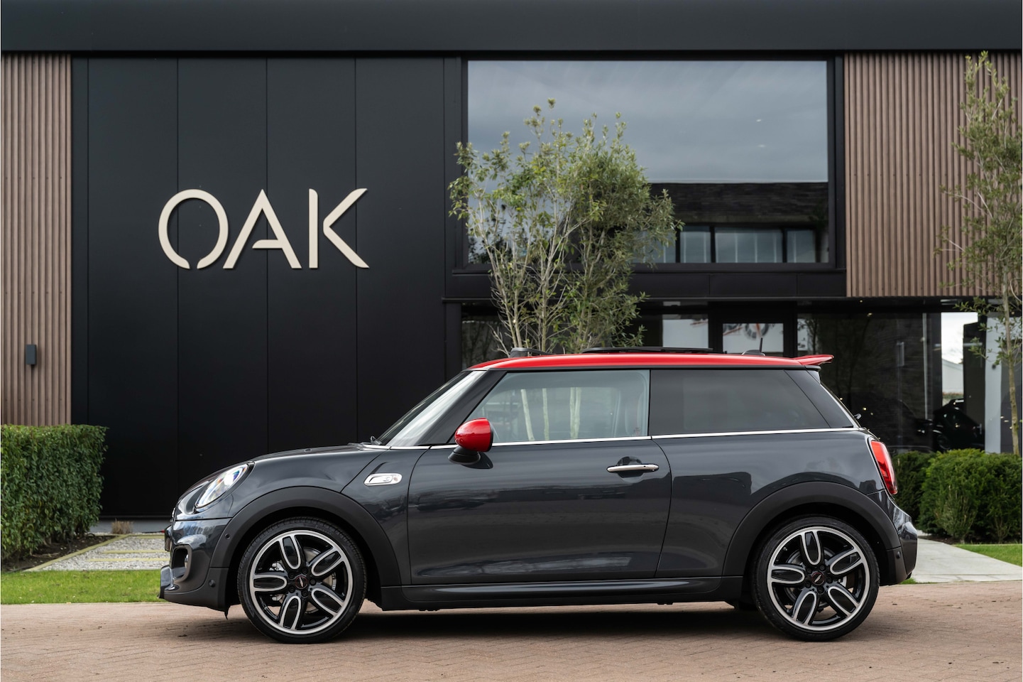 MINI Cooper S - Mini 2.0 F1 Aut. | JCW-Trim | Navigatie | Panorama | Schaalstoelen | H&K | Head-Up | Camer - AutoWereld.nl